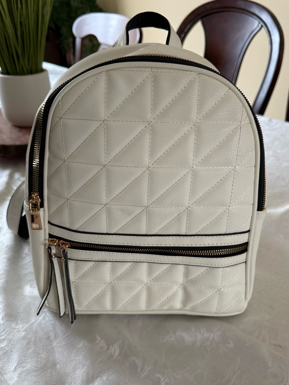 Women's White Mini Backpack - Fashionable Everyday Bag excellent condition